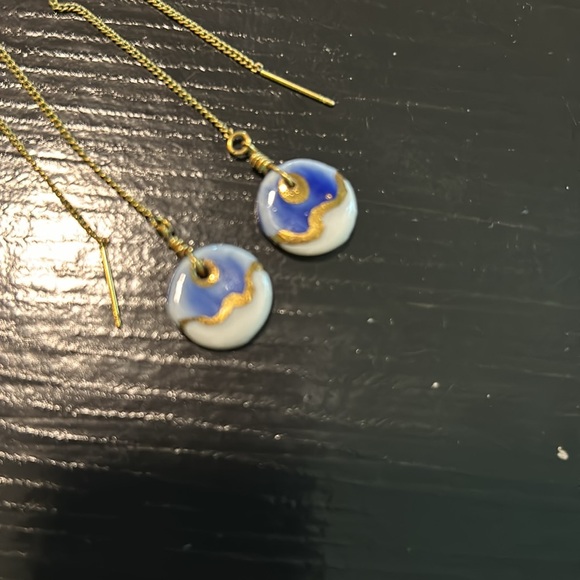 Blue and white Thread through earrings - Picture 2 of 3